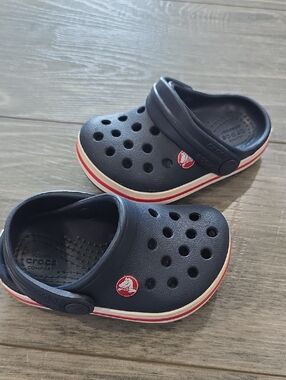 CROCS Kids Navy Clogs with Red Accent -4C